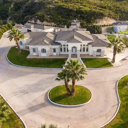 Villa Crown Royal Luxury Estates