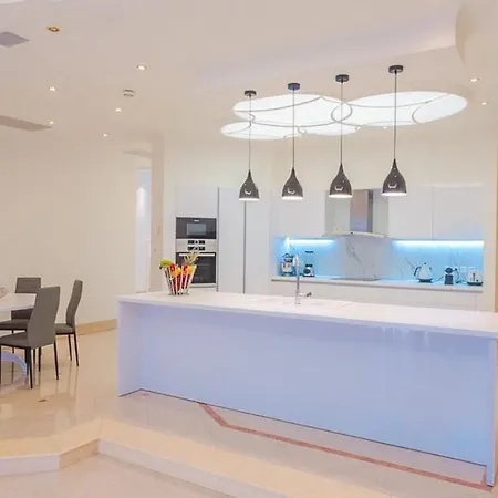 Crown Royal Luxury Estates Villa *