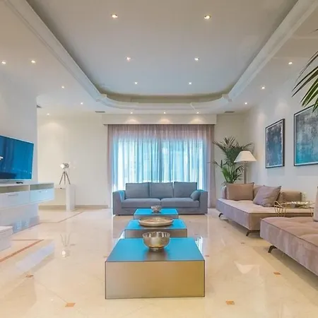 Crown Royal Luxury Estates Tsairi