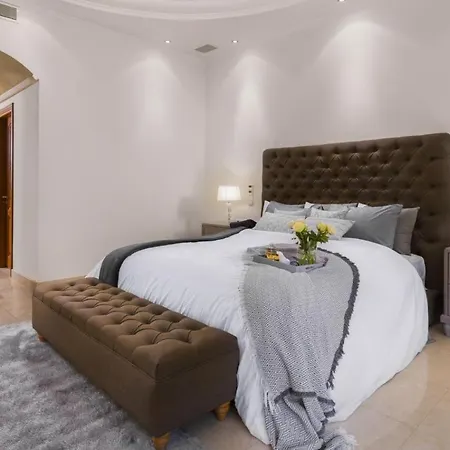 Villa Crown Royal Luxury Estates Tsairi