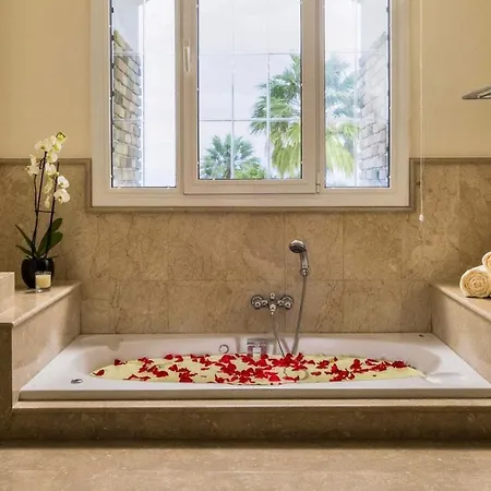 Crown Royal Luxury Estates Villa *