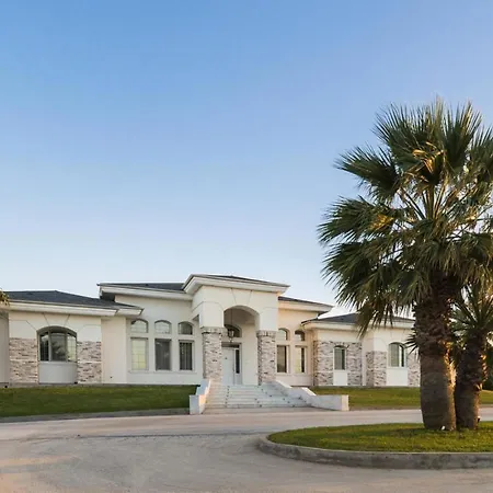 Crown Royal Luxury Estates Villa *